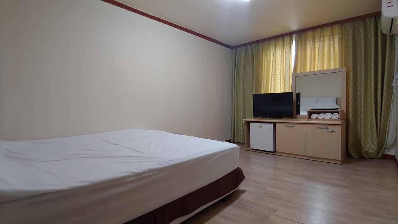 The Red House Motel Sokcho Exterior photo