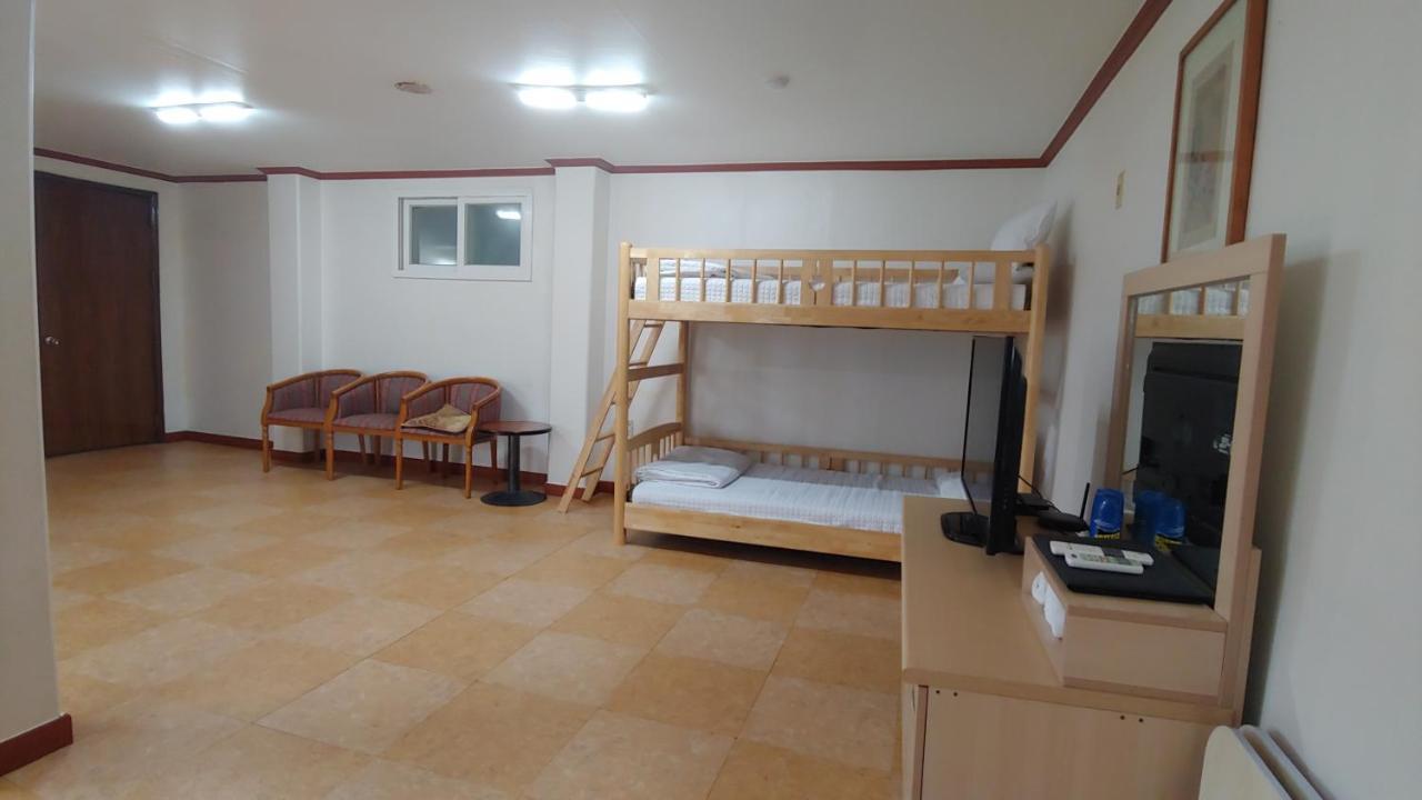 The Red House Motel Sokcho Exterior photo