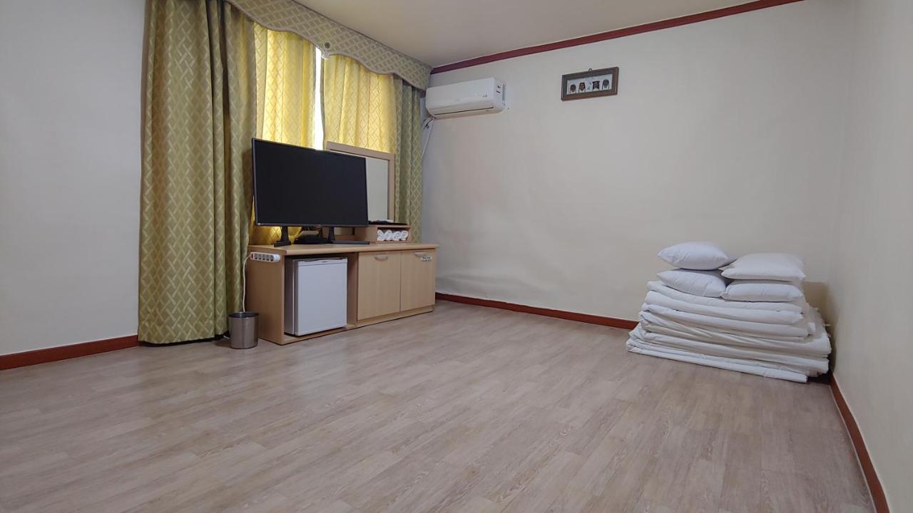 The Red House Motel Sokcho Exterior photo