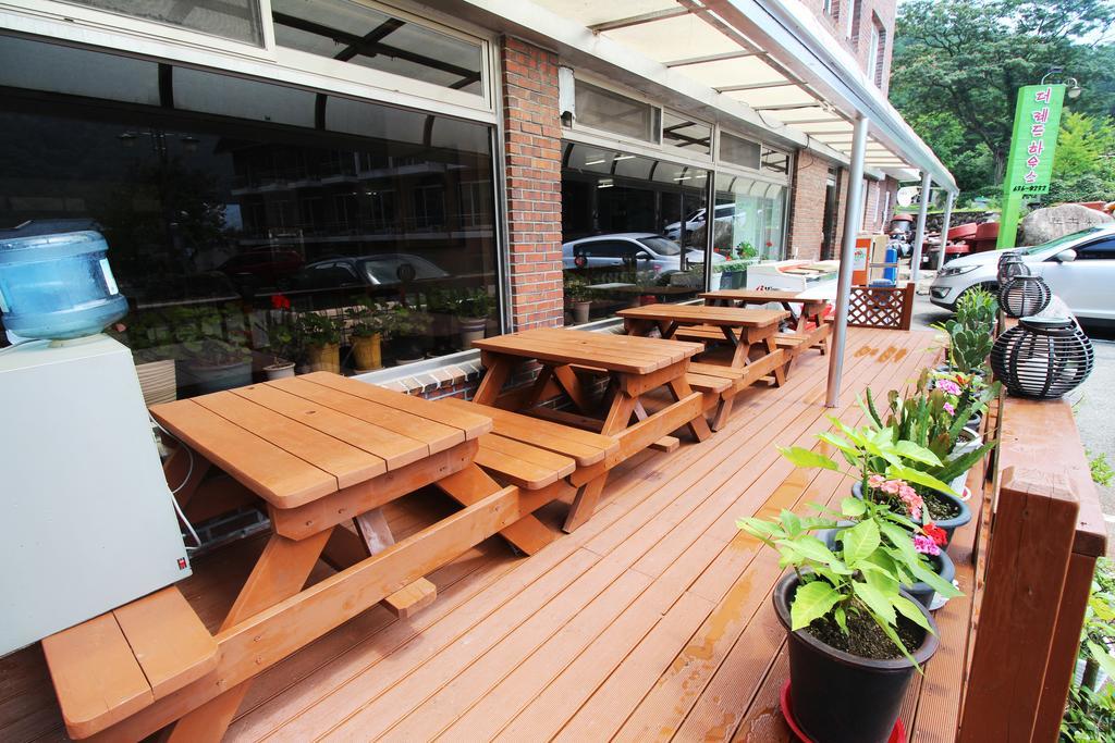 The Red House Motel Sokcho Exterior photo
