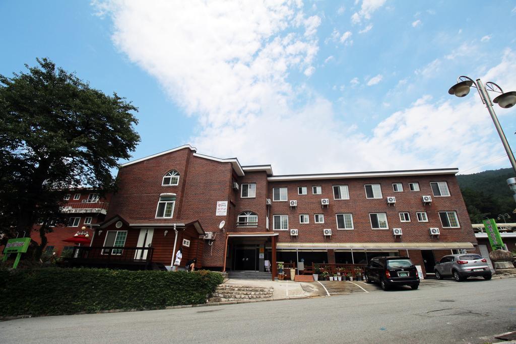 The Red House Motel Sokcho Exterior photo