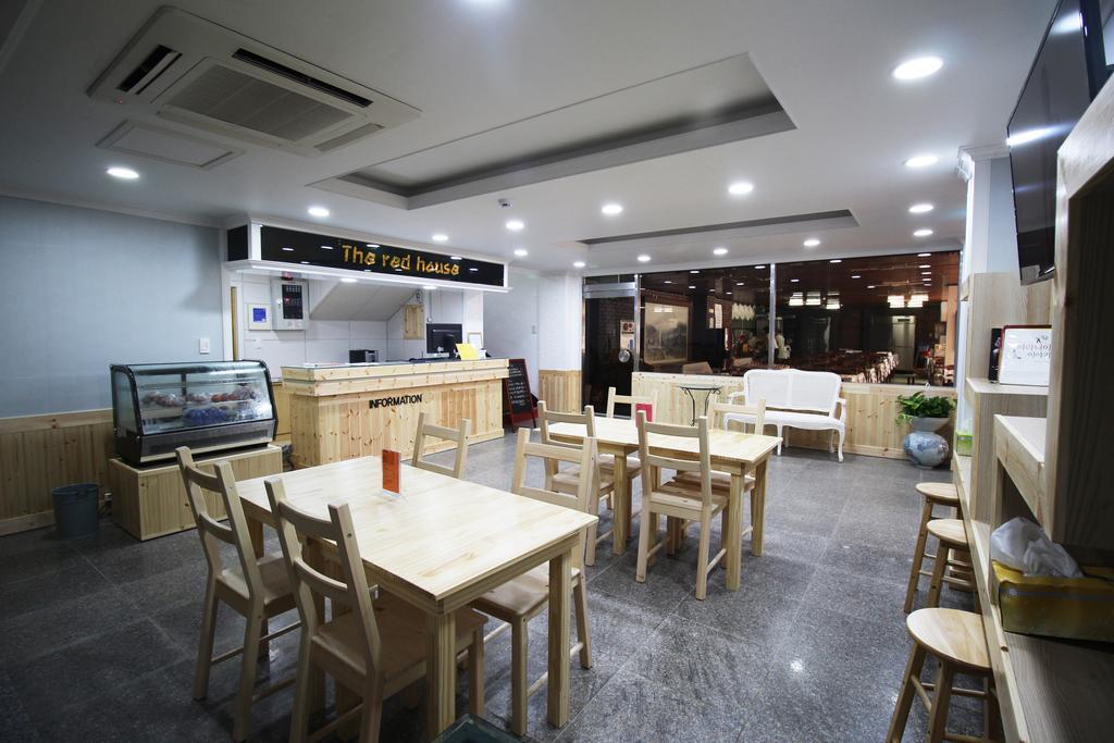 The Red House Motel Sokcho Exterior photo