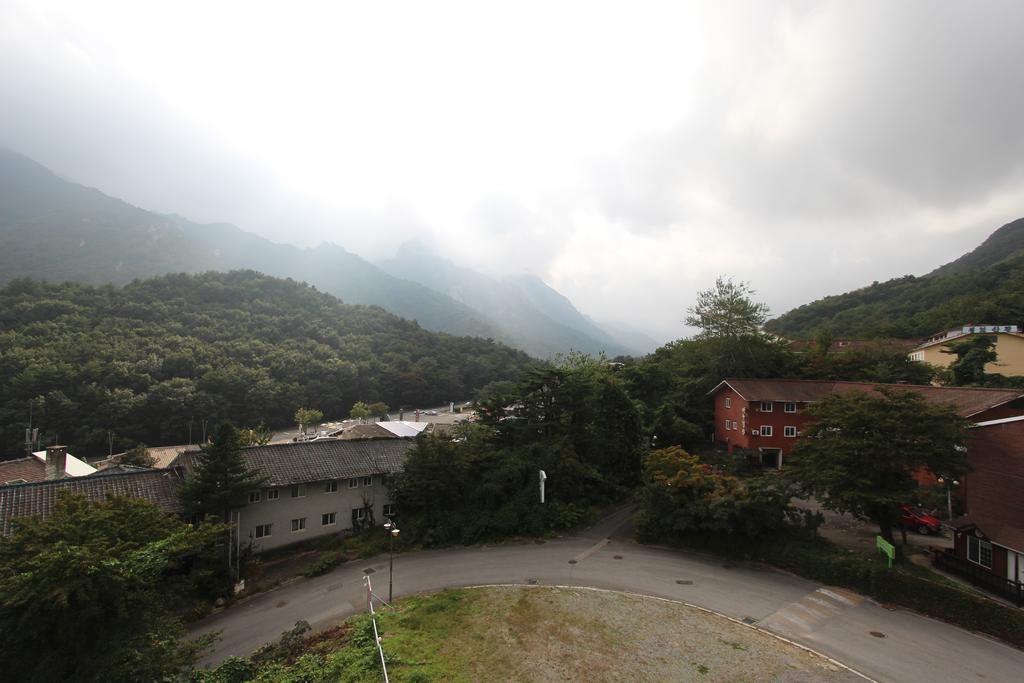 The Red House Motel Sokcho Exterior photo