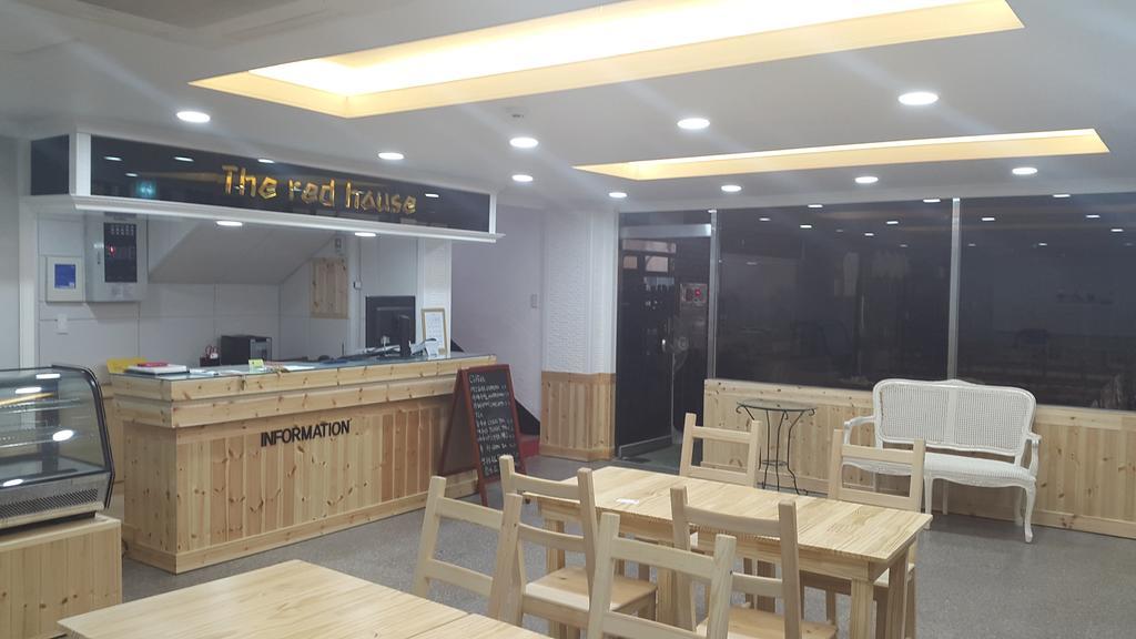 The Red House Motel Sokcho Exterior photo