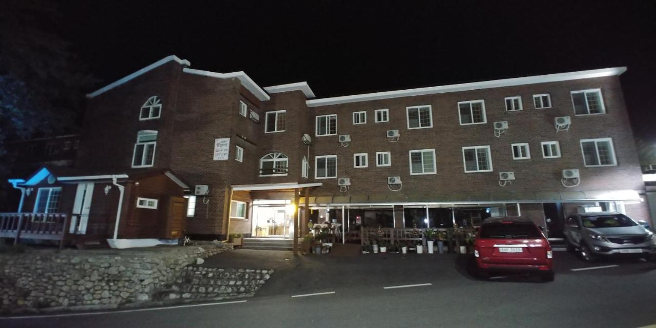 The Red House Motel Sokcho Exterior photo